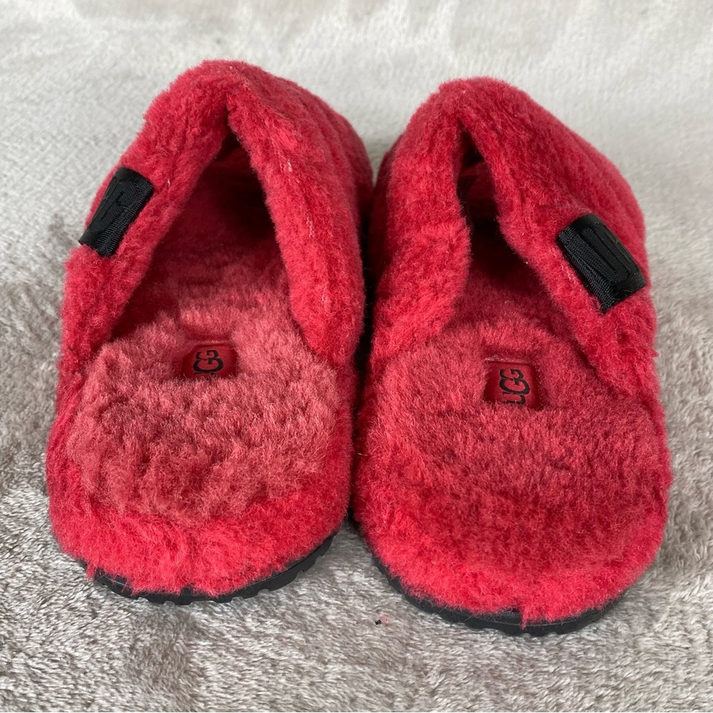 UGG  Men’s Size 5 (Women’s Size 7) Red Fluffy Slippers - Picture 9 of 12